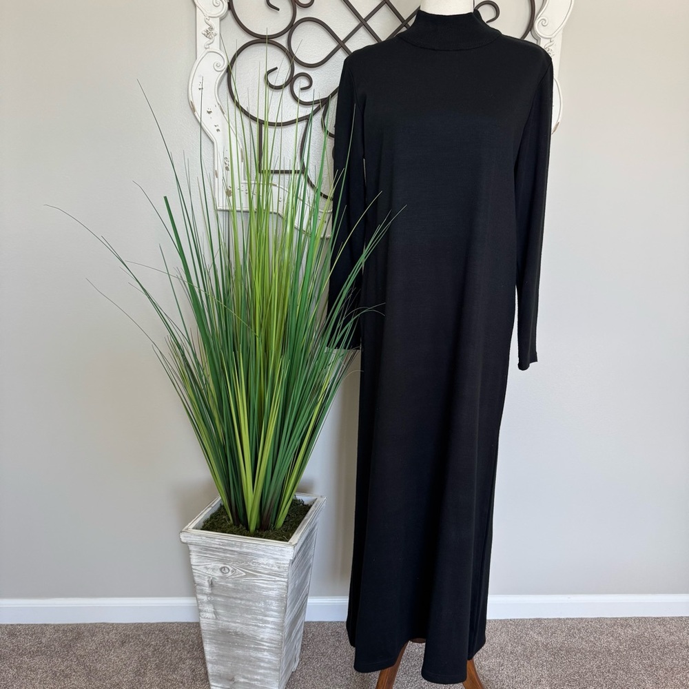 LENNIE for Nina Leonard Women’s Size Medium Long Sleeve Black Sweater Dress
